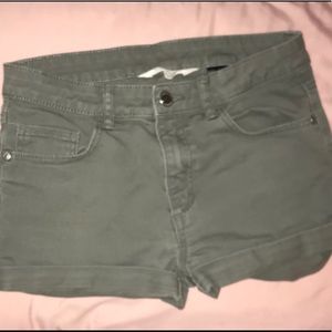 Super cute green H&M denying shorts! Fits 12-13Y